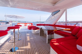 LOVE N LIFE 33 FLYBRIDGE SEATING