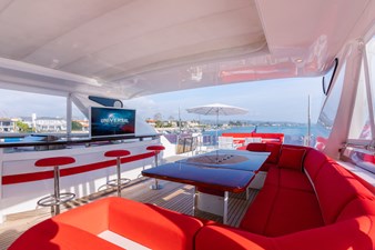 LOVE N LIFE 34 FLYBRIDGE SEATING