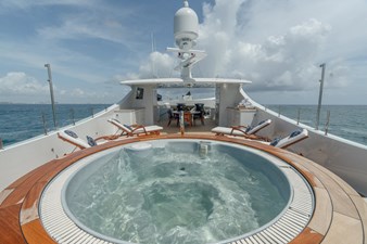 MISS CHRISTINE 49 Flybridge Jacuzzi