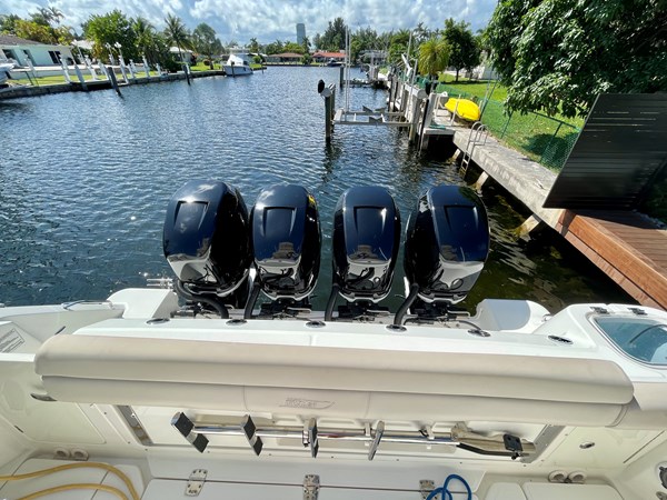 13_2016 42ft Boston Whaler 420