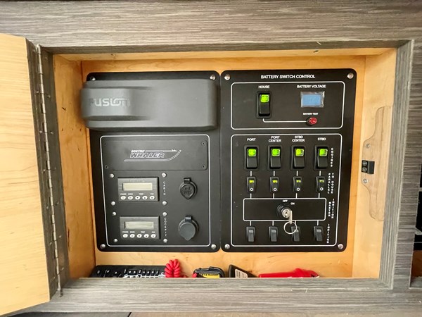 15_2016 42ft Boston Whaler 420