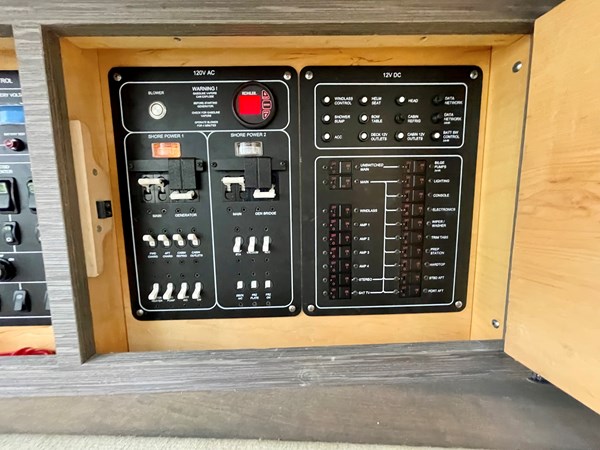 16_2016 42ft Boston Whaler 420