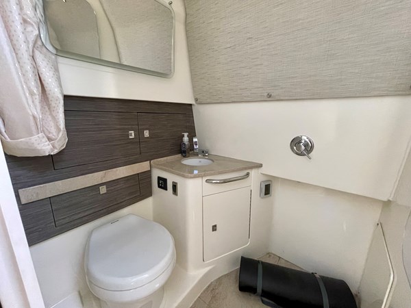 19_2016 42ft Boston Whaler 420