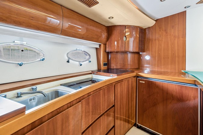 31_2001 65ft Princess V65 TAKIA