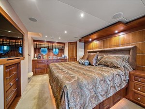Eva VII 30 Master Stateroom 3
