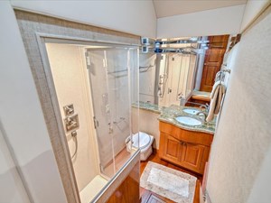Eva VII 38 2nd Master Ensuite Head 1