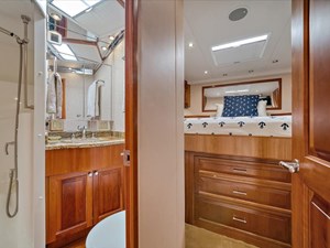Eva VII 42 Bow VIP Stateroom 4