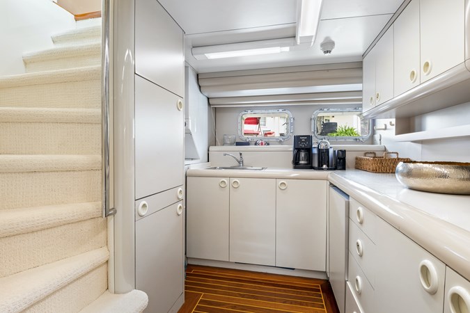 30_1989 102ft Oceanfast Motor Yacht HIGHLINE