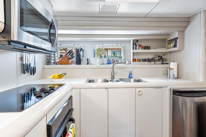 33_1989 102ft Oceanfast Motor Yacht HIGHLINE