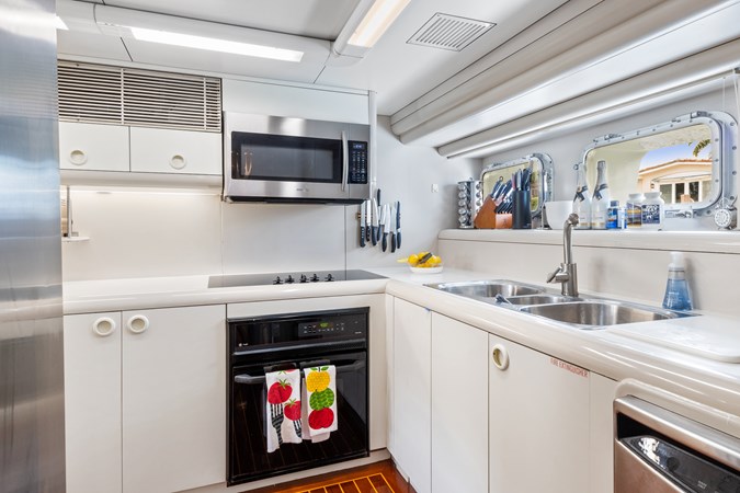 34_1989 102ft Oceanfast Motor Yacht HIGHLINE