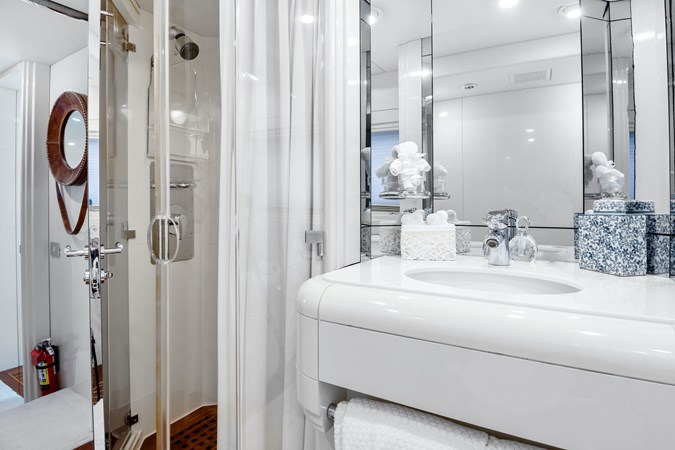 46_1989 102ft Oceanfast Motor Yacht HIGHLINE