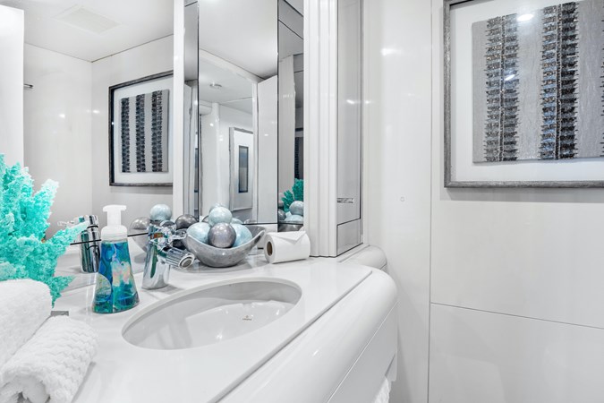 52_1989 102ft Oceanfast Motor Yacht HIGHLINE