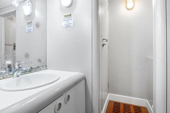 60_1989 102ft Oceanfast Motor Yacht HIGHLINE