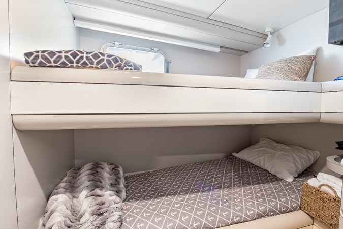 61_1989 102ft Oceanfast Motor Yacht HIGHLINE