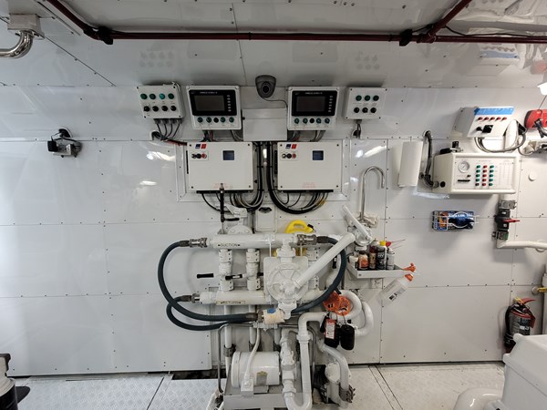 63_1989 102ft Oceanfast Motor Yacht HIGHLINE