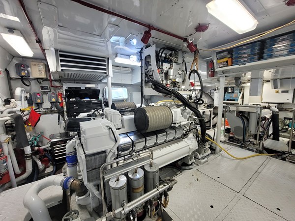 65_1989 102ft Oceanfast Motor Yacht HIGHLINE