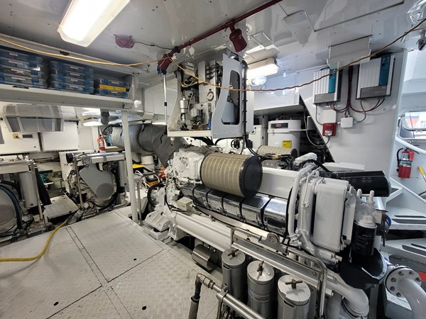 66_1989 102ft Oceanfast Motor Yacht HIGHLINE