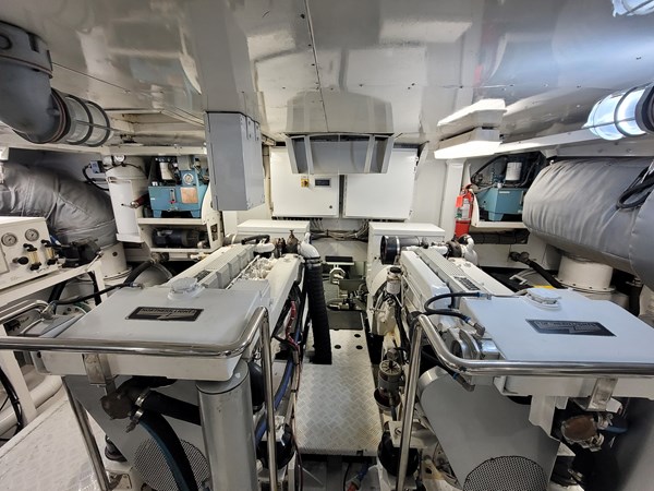 67_1989 102ft Oceanfast Motor Yacht HIGHLINE