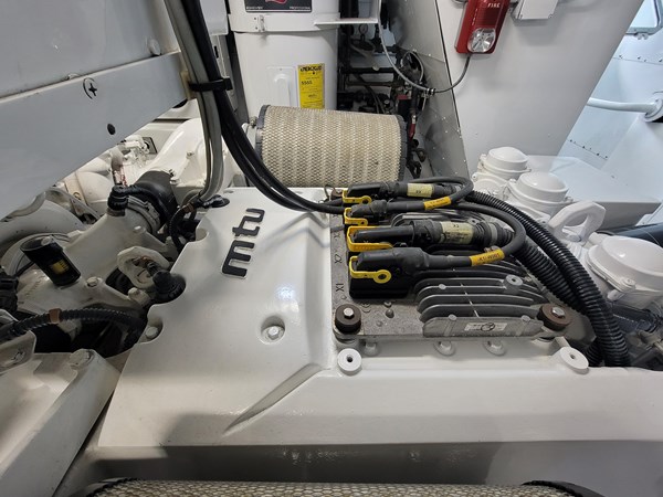 71_1989 102ft Oceanfast Motor Yacht HIGHLINE