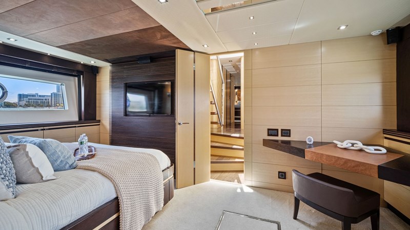 35_2013 80ft Sunseeker Predator WOODEVER