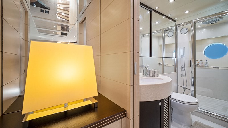 37_2013 80ft Sunseeker Predator WOODEVER