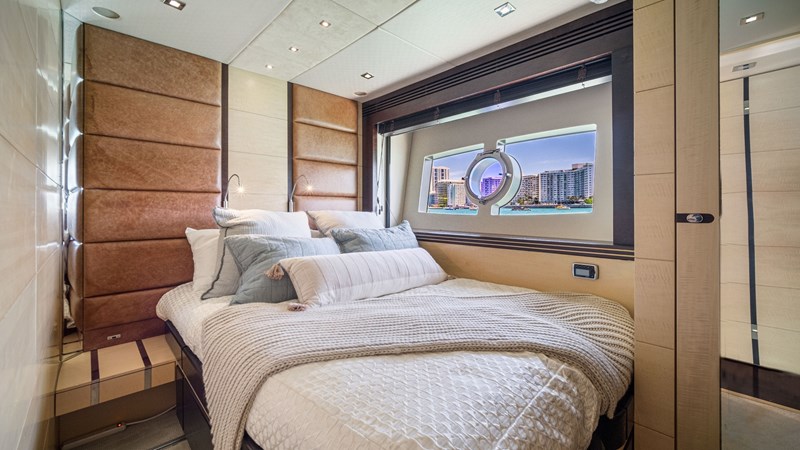 39_2013 80ft Sunseeker Predator WOODEVER