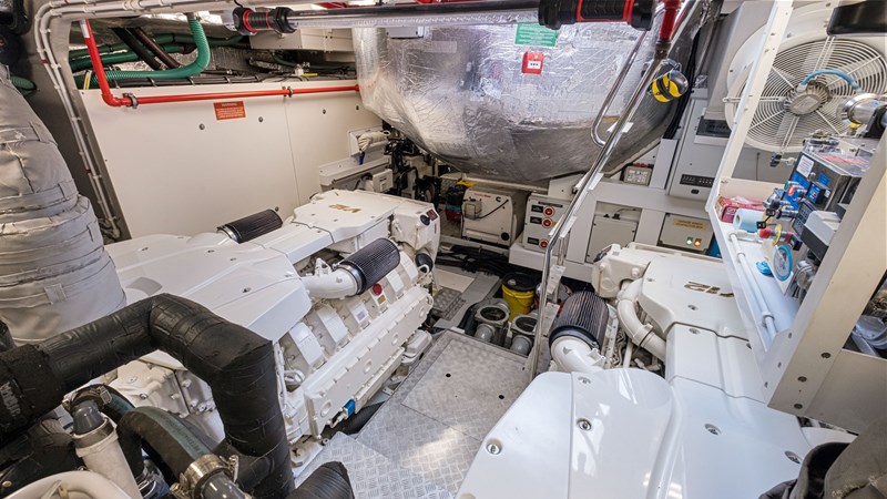 45_2013 80ft Sunseeker Predator WOODEVER