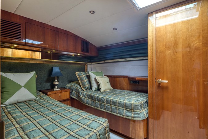 86 HATTERAS CONVERTIBLE - M/Y SPHEREFISH Twin Cabin