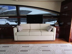 GRACE 2 Salon to Starboard