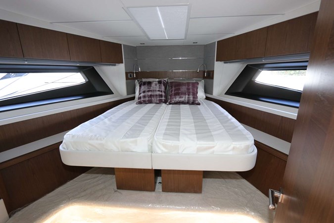 67_2019 50ft Sunseeker Predator LYDIA SWAG
