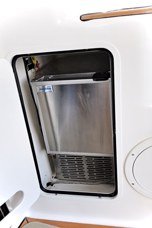 Cockpit icemaker - Photo taken March 2, 2022