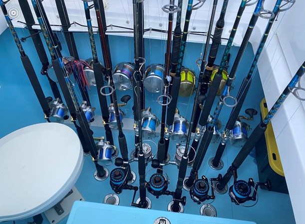 29_2009 41ft Bahama 41 ON THE EDGE