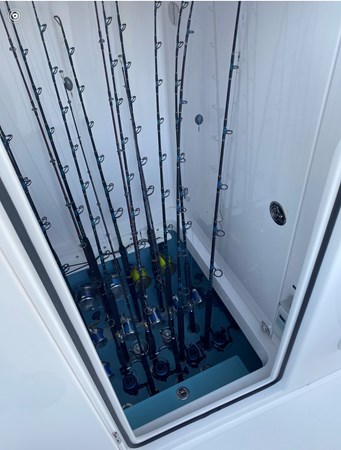 30_2009 41ft Bahama 41 ON THE EDGE