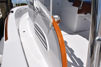 FARR GONE 24 No-step walk-around side decks