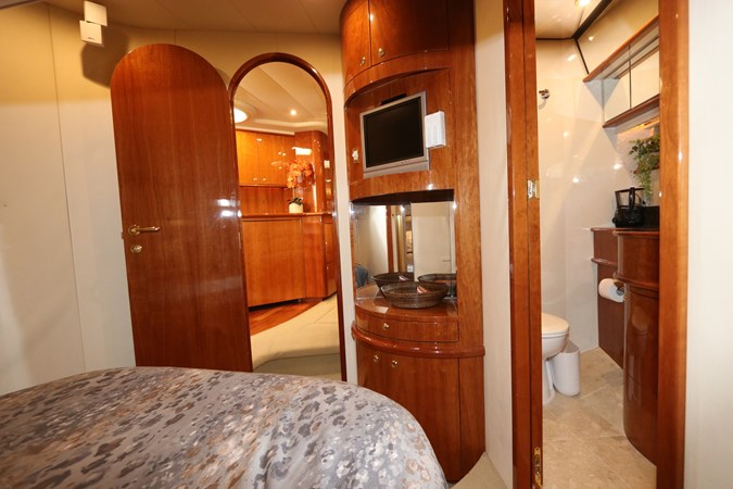 35_2005 56ft Neptunus 56 Express FIVE STAR