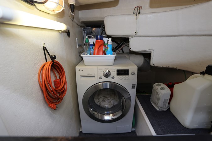 48_2005 56ft Neptunus 56 Express FIVE STAR