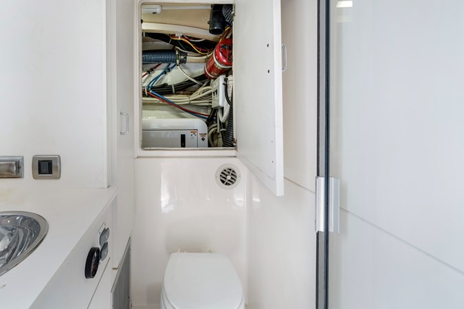 36 _ 2006 65ft Marquis Motor Yacht Pilot House OFF THE GRID