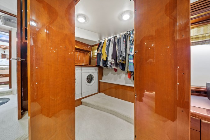 30 _ 2006 65ft Marquis Motor Yacht Pilot House OFF THE GRID