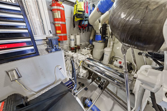 41 _ 2006 65ft Marquis Motor Yacht Pilot House OFF THE GRID