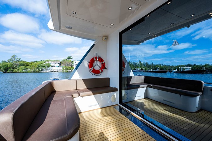 44_overblue_powercat_cockpit_4