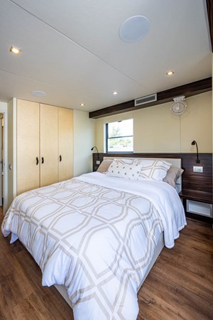 44_overblue_powercat_forward_stateroom_6