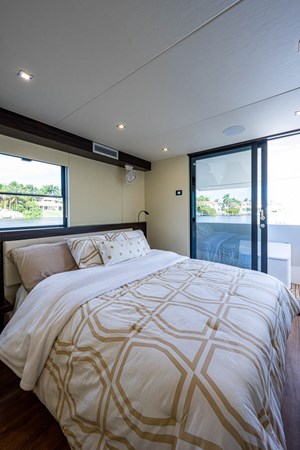 44_overblue_powercat_forward_stateroom_3