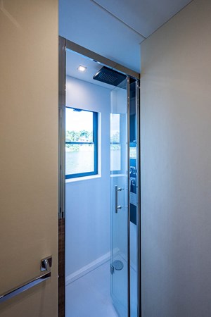 44_overblue_powercat_guest_head_3