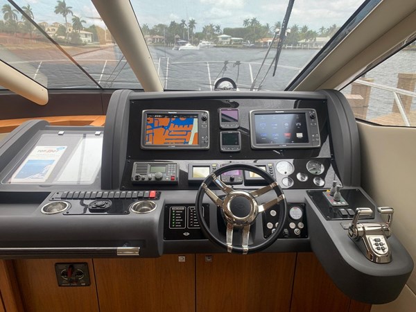 40 _ 2015 63ft Sunseeker Manhattan MOONLIGHT DRIVE