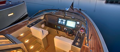 Reliant Yachts Limousine