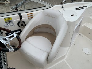 03.helm.seat