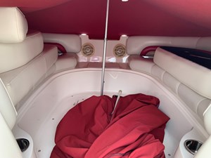 2006 Hurricane 237 Sun Deck 12 08.bow seating