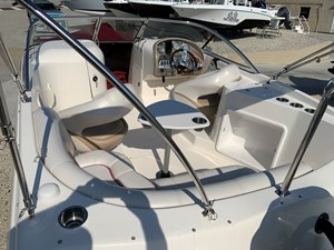 2006 Hurricane 237 Sun Deck 15 10.profile.aft