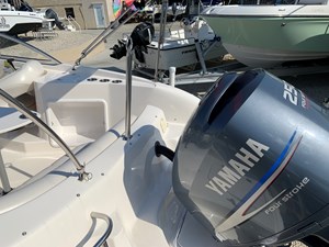 2006 Hurricane 237 Sun Deck 16 11.aft