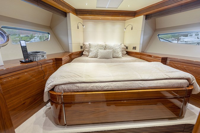 33_2015 68ft Sunseeker Predator DIGGIN IT